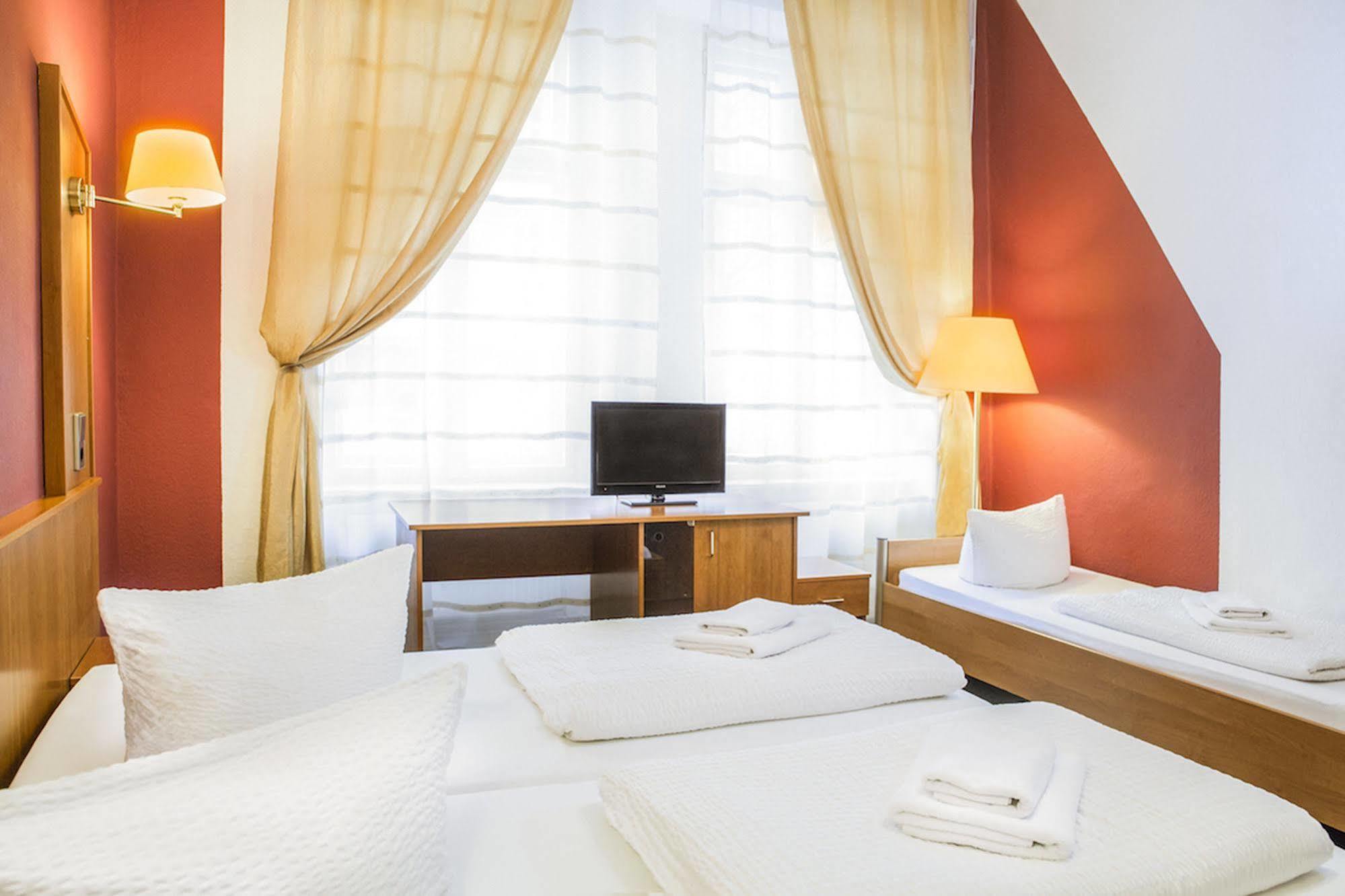 Hotel Pension Insor Berlin Luaran gambar
