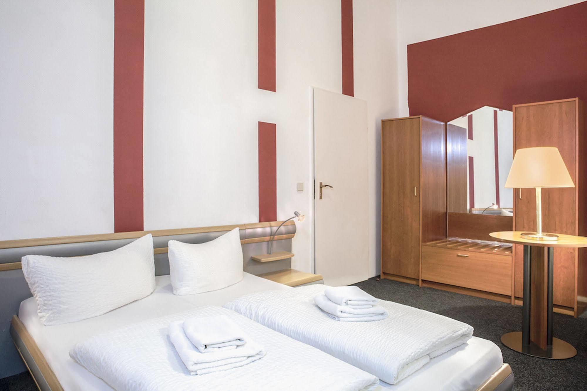 Hotel Pension Insor Berlin Luaran gambar
